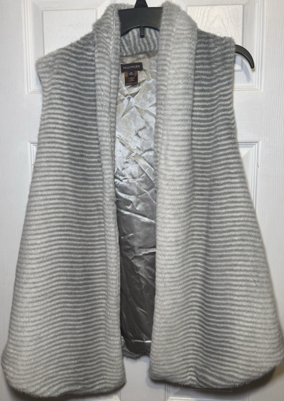 Multiples Vest Women Faux Fur Open Front Gray Striped Lined Has Pockets Size XL